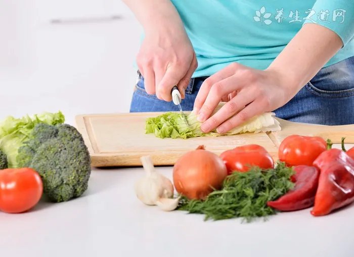 贴假指甲和做指甲哪个伤害大?假指甲会影响指甲生长吗?