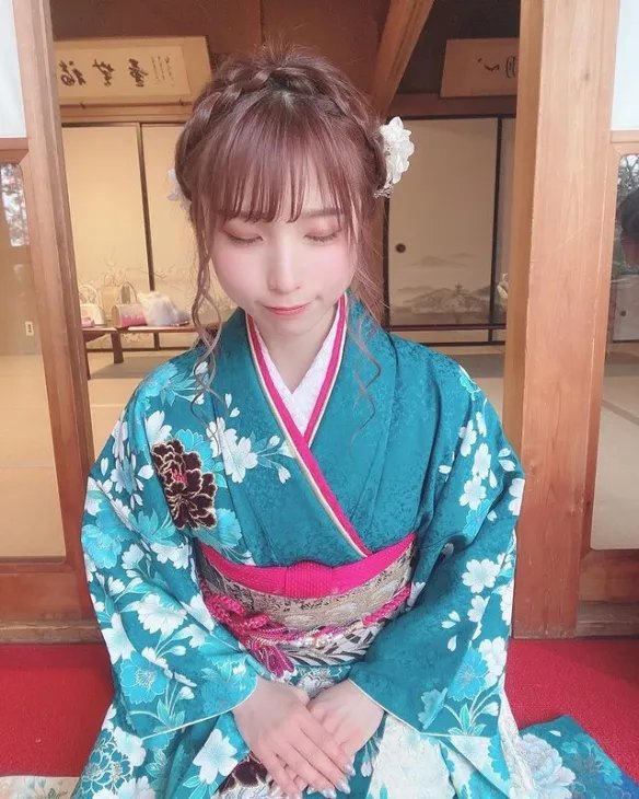 和服下藏着大欧派！正妹纱爱雪白双峰散发浓郁魅力！