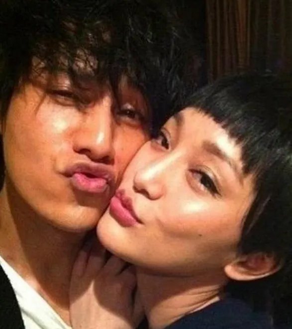 陈坤力挺赵薇合理吗？