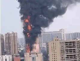 长沙一栋大楼发生火灾,数十层楼体燃烧剧烈,伤亡情况如何?