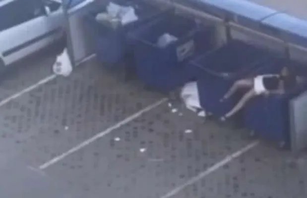 吵架吵不过将女朋友扔垃圾桶 却得网友纷纷点赞是怎么回事