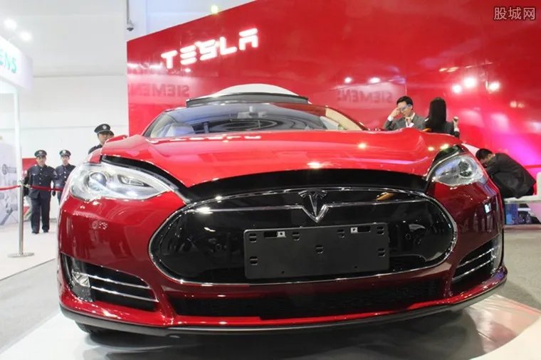 特斯拉自燃拒赔 车辆自燃不属于自损险范围内