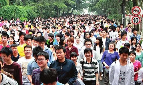 高考考场发复读传单，对于这样的行为如何惩罚？