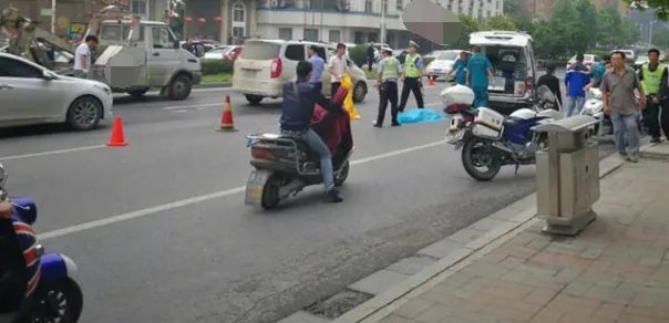 女子早晨买菜后横穿马路回家被撞身亡是怎么回事？