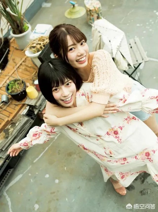 花色连衣裙现在还是否流行？现在的流行趋势是什么？