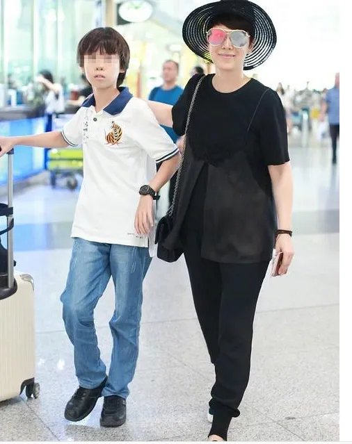 海清儿子罕见露面？