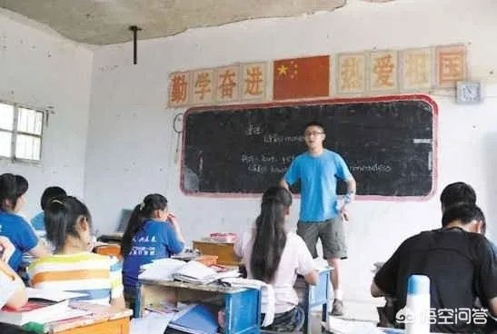 学生20年后打老师事件，带给教师们哪些思考？应该怎样做？