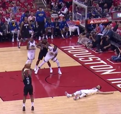 保罗晃倒库里是什么状况？