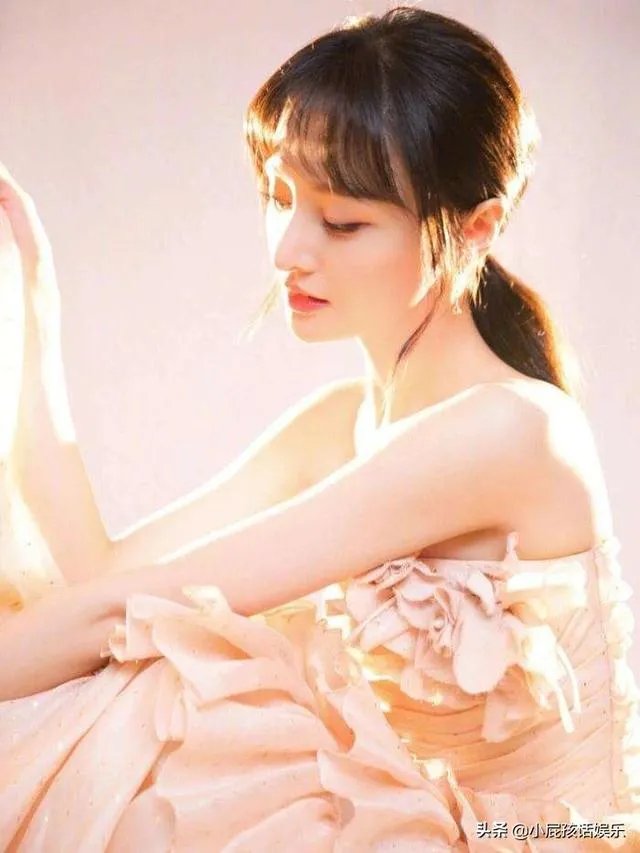 凭借偶像剧走红的郑爽说自己不想演偶像剧，对此你怎么看？