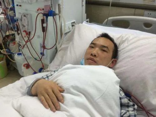 小伙每天喝3瓶可乐患尿毒症晚期,为啥有些人天天喝也没事?