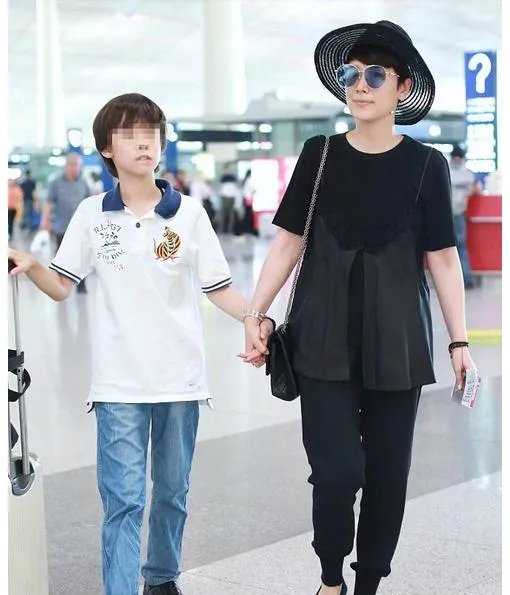 海清儿子罕见露面？