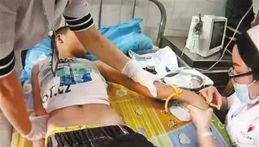 爸爸锻炼儿子酒量是什么情况：儿子多大了具体内容详情