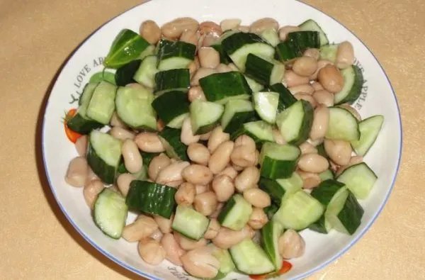 3男子聚餐喝117瓶啤酒,事后还能自行离场,能算“酒仙”吗?