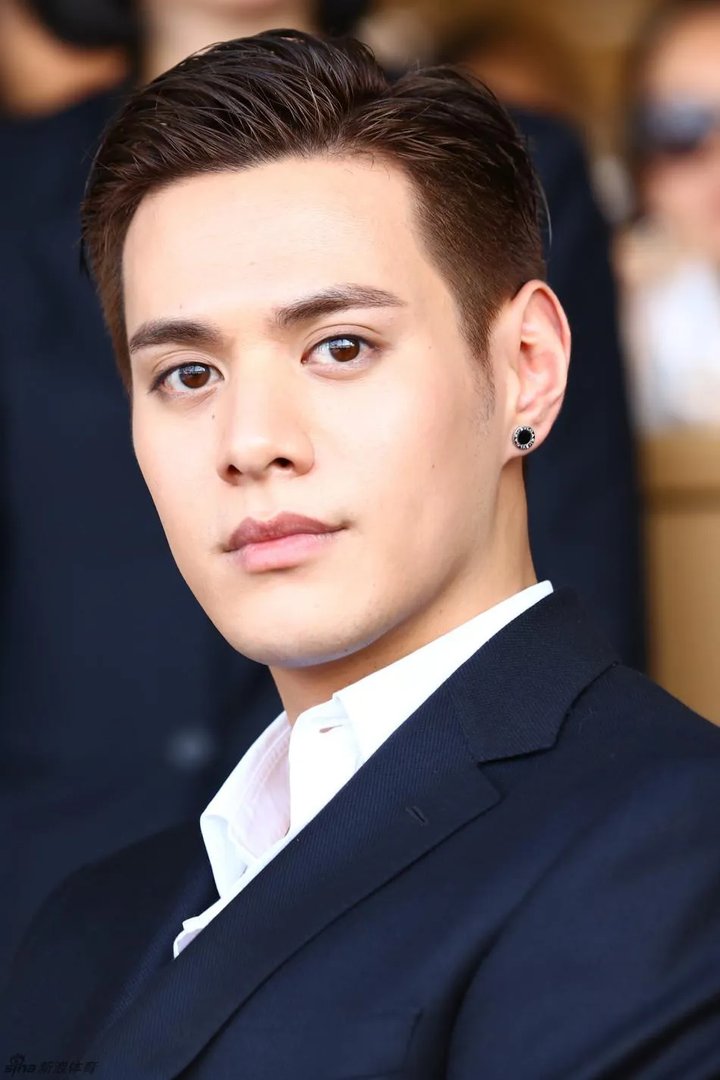 杜天皓和曾舜晞很像对比照 曾舜晞为什么亲金晨