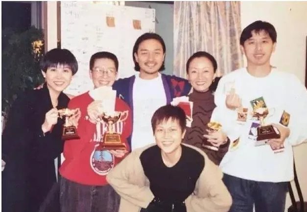 苏施黄年轻时候的照片 苏施黄和金燕玲在一起了吗