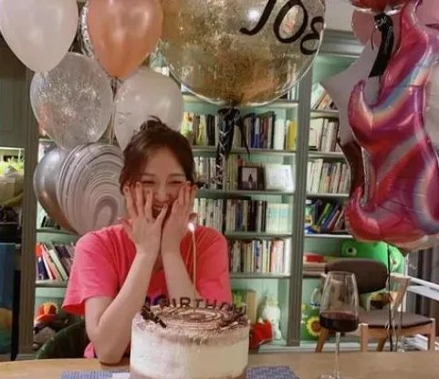 陈乔恩庆生秀无名指钻戒，是否好事将近？