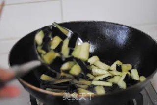 【鱼香茄子】——如何炸茄子少吸油