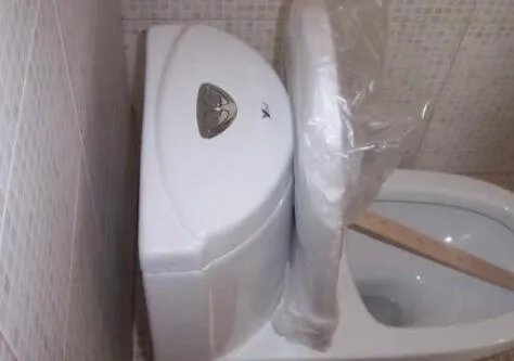 马桶不靠墙怎么办