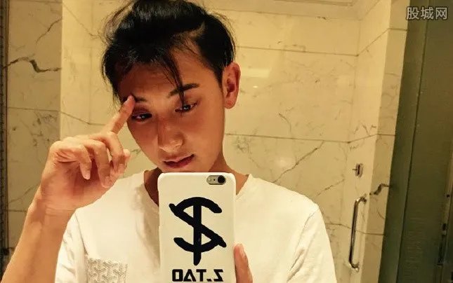 曝黄子韬调解失败 粉丝们积极贴出病史