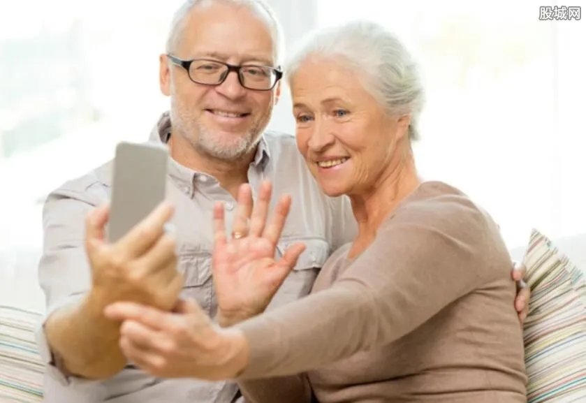 俄老人到中国养老 超10万人办理了中国临时居住