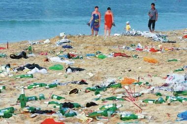 网友是怎样评价台南黄金海岸线堆满垃圾这件事的？