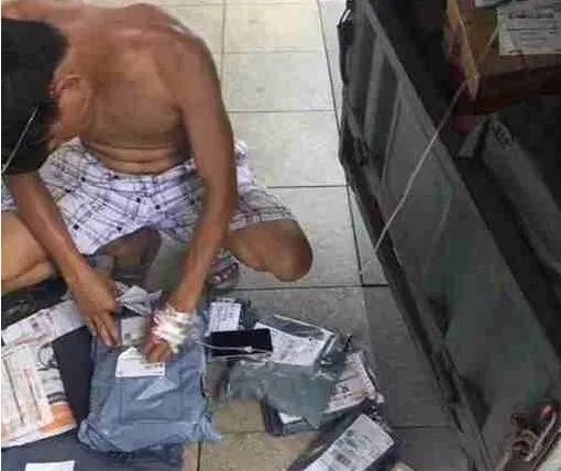 小哥打点滴送快递是什么情况？