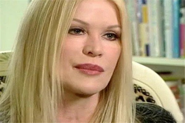 世界上整容最多的女人是谁 辛迪·杰克逊(一共48次)