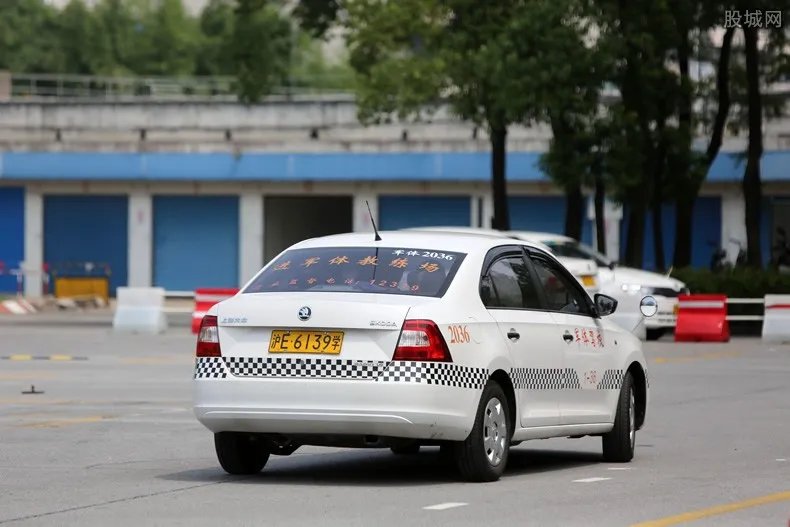 猪兼强驾校破产待退学费2亿 学员费用想退回很艰难