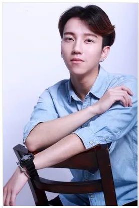 《荒墓榜》里的男主徐嘉州还演过哪些电影?