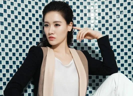 邢宇菲和侯勇什么关系(附邢宇菲的图片写真照片)