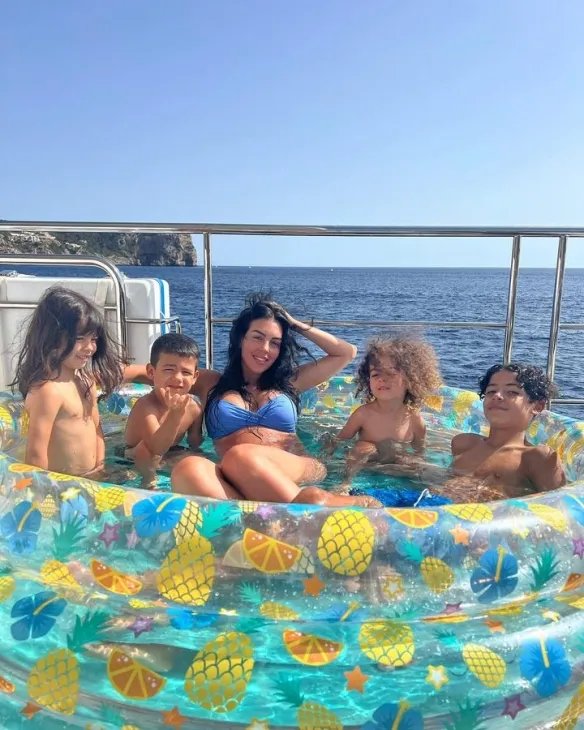 2022世足大嫂团第一人！C罗身边最辣的那道风景线！