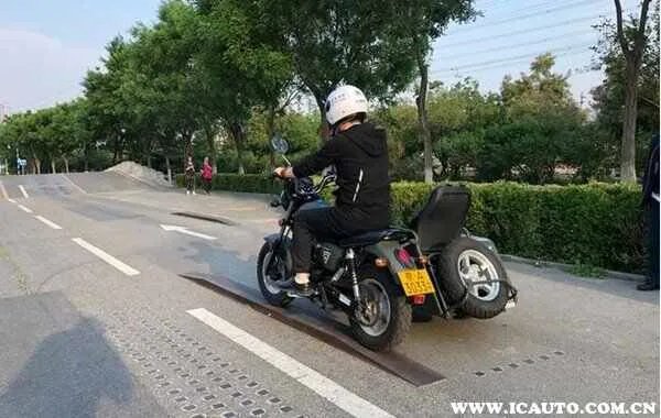 摩托d本e本区别