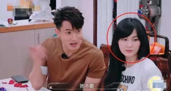 吴尊老婆曾独自拍婚纱照 丧偶式婚姻太可怕！