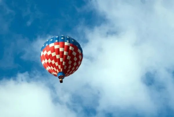 烟台一景区氢气球绳断裂2人遇难,乘坐氢气球时我们需要注意哪些安全事项?