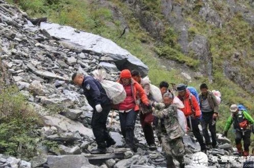 驴友徒步新疆被困:3男3女因暴风雪被困一人严重失温