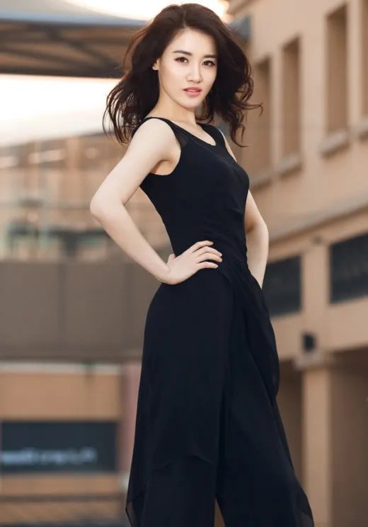 邢宇菲和侯勇什么关系(附邢宇菲的图片写真照片)