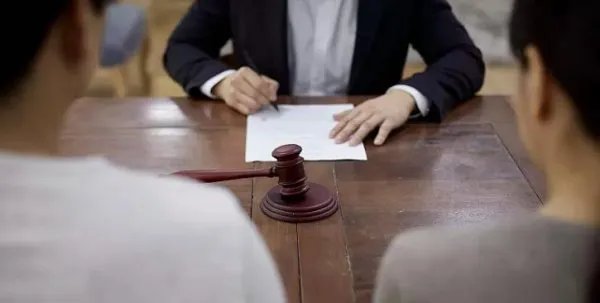 男子离婚330万元房产仅得2.8万元,事情的经过是怎样的?