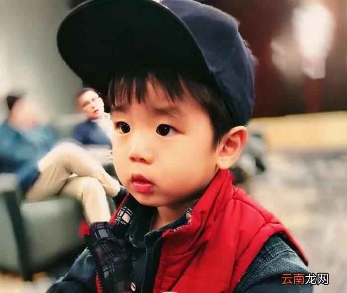 快女黄英晒近照 快女黄英近况