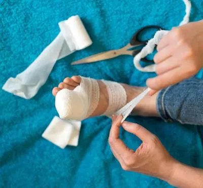 伤口拆线后还肿怎么办