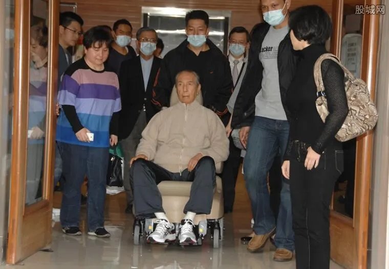 赌王首发声我很好 何鸿燊病情恶化