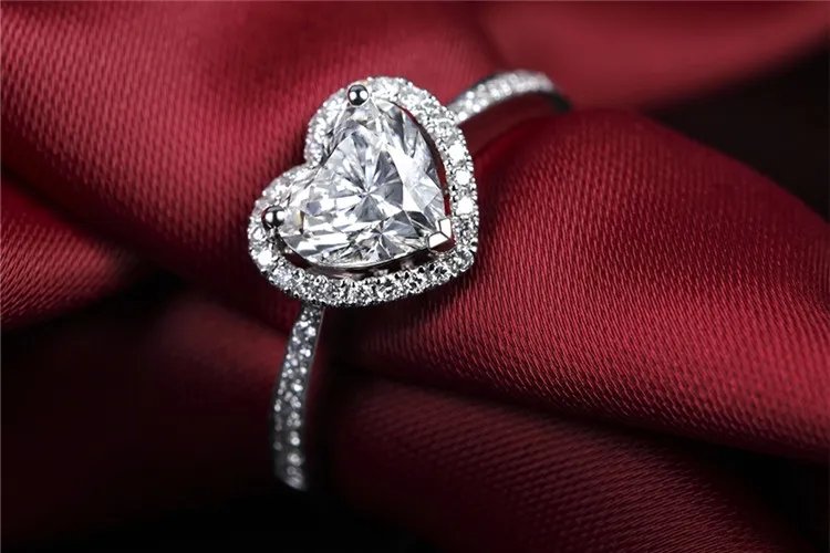 21克拉钻戒多少钱一枚 一般人结婚买多少钱钻戒