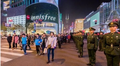 上海外滩跨年发生了什么事?