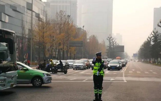 成都交警人南青年铁骑队亮相是真的吗?