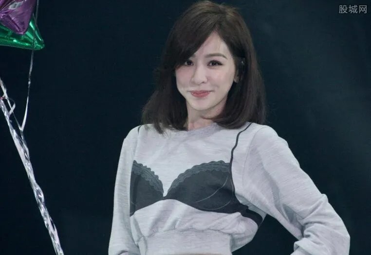 王心凌初夜门 揭秘王心凌第一次竟是给了他