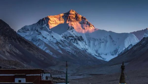 中国登山队首次登上珠穆朗玛峰