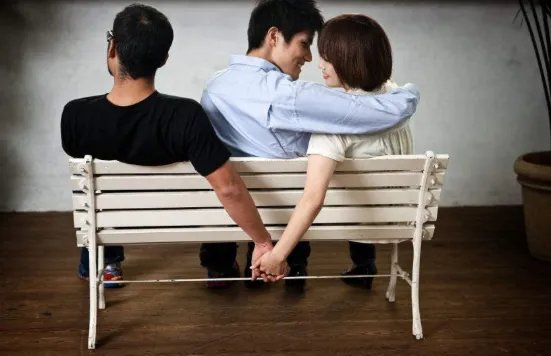 男人有外遇女人该怎么办 老公出轨有哪些异常