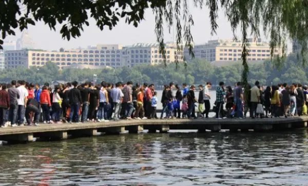 假期第二天 上海官方提出新表述