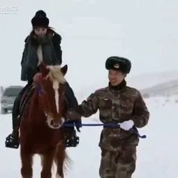 军嫂跨越3600公里骑马见丈夫，军嫂为何值得我们敬佩？