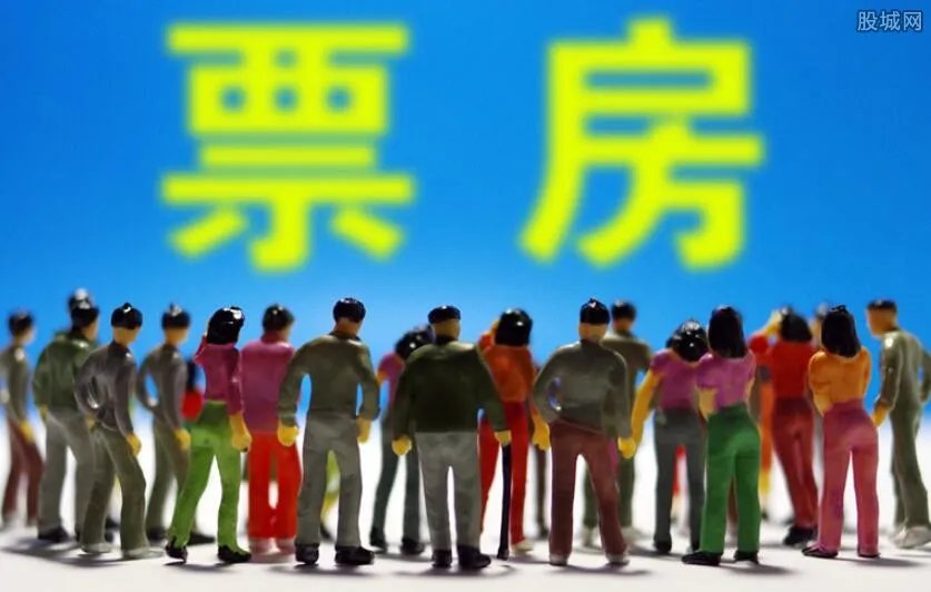 国庆档实时总票房破30亿 相关收益股可关注