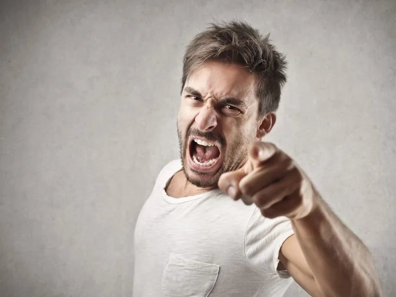 男人的胡须，若是出现这3个异常表现，可能是身体健康出问题了